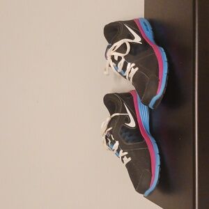 Woman's Nike Tennis Shoes